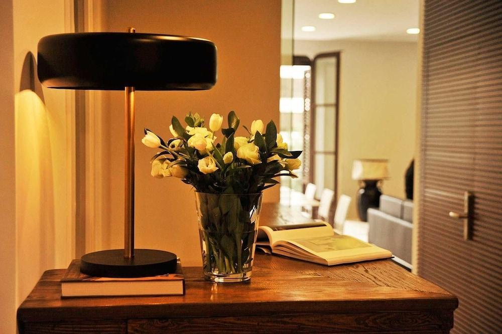 The 8 Boutique Couette-café